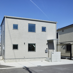 オシャレな色彩が第一印象を決めるデザイナーズ住宅のシンプルモダン外観