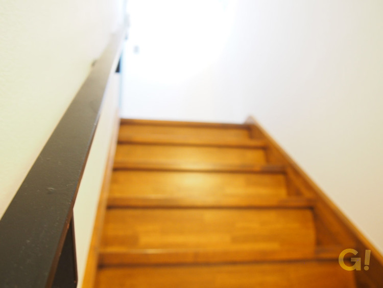 無垢材から自然素材の魅力がタップリ伝わるナチュラルな階段