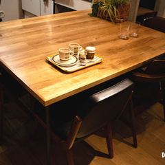 木の質感あふれるテーブルが存在感タップリでかっこいい！インダストリアルなダイニング