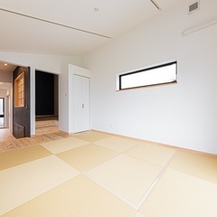 市松模様が美しい琉球畳が広がるシンプルモダンな和室