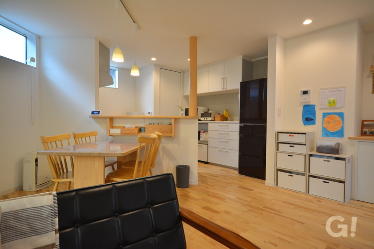 『職人技光るキッチン配置が美しく使い勝手がいいナチュラルな家』の写真