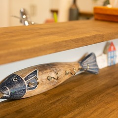 お気に入りの小物でお洒落度アップ！落ち着きのあるナチュラルな家のキッチンカウンター