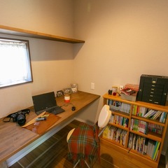 優しいベージュ＆造作家具に囲まれて使い勝手抜群！ナチュラルな家のワークスペース