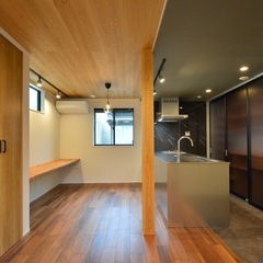 家族で共有できるスタディコーナーは使い勝手抜群◎ナチュラルな家のLDK