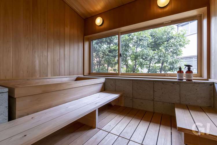 木のバスルーム