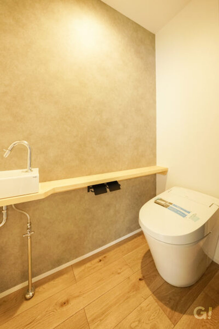 独立タイプの造作手洗いは便利◎ホッと安らげるシンプルモダンなトイレ