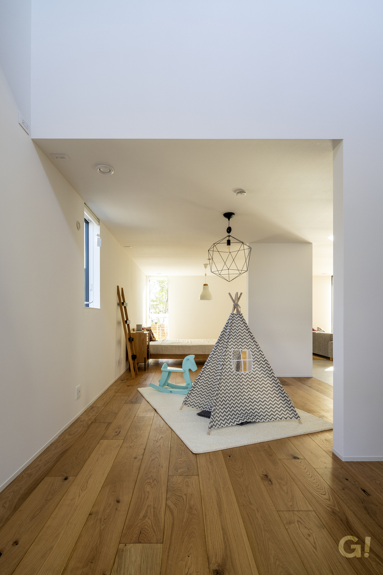 個性あふれるデザイン照明で魅力タップリ◎遊び心のある北欧スタイルの子供部屋