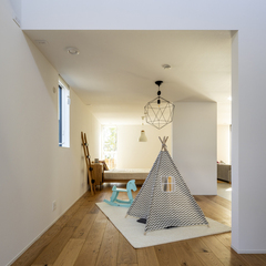個性あふれるデザイン照明で魅力タップリ◎遊び心のある北欧スタイルの子供部屋