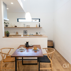 シンプルながらこだわりが見られるキッチン