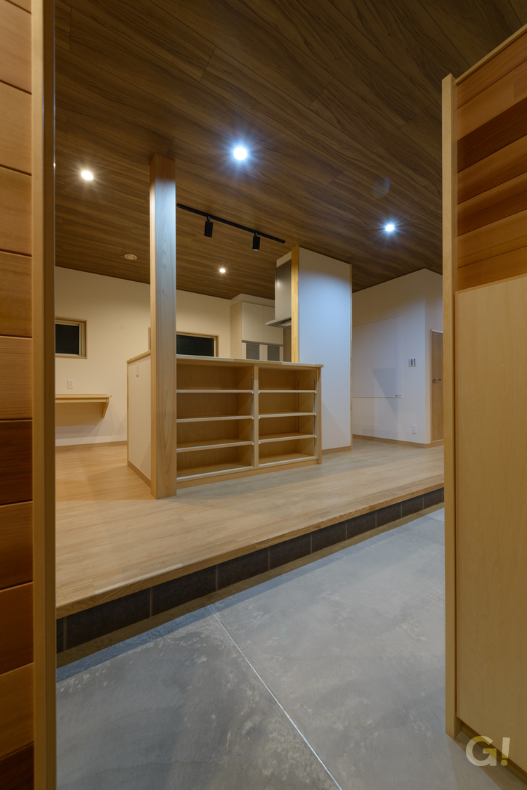 和モダン住宅の美しい造作家具が暮らしやすさも叶えるこだわりの空間の写真