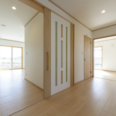 シンプルなリビングは埼玉県川越市の三幸住宅まで！