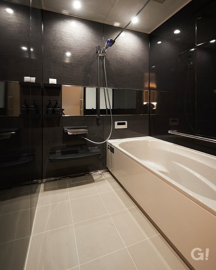 上質な雰囲気の浴室の写真