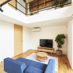 開放感がありオシャレな吹き抜けのリビング