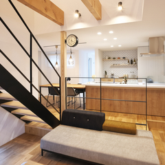 アイアン階段が魅せるLDK