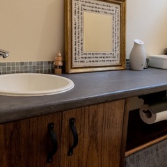 モールテックスに白いボールが映える作製手洗い