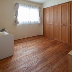 木のぬくもりを感じるナチュラルな子供部屋