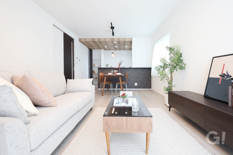 開放感のある明るいリビング