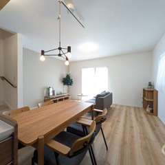 開放感のある明るいリビング