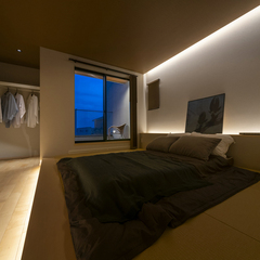 高級旅館のような畳の小上がりでこだわったデザインの寝室！