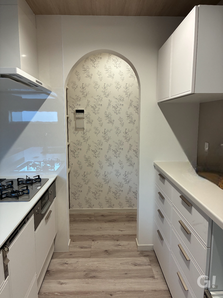 「白×アーチ」で叶えた大人かわいい狭小住宅