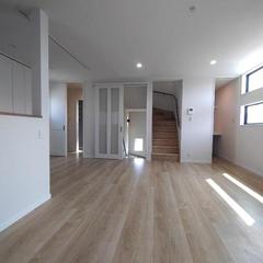 ３階建て二世帯住宅