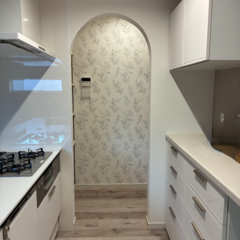 「白×アーチ」で叶えた大人かわいい狭小住宅