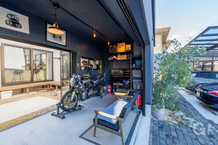 理想のガレージと中庭のある平屋住宅