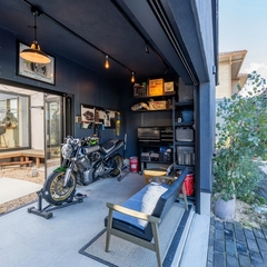 理想のガレージと中庭のある平屋住宅