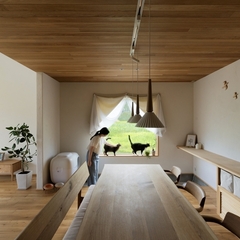 ピクチャーウィンドウのあるダイニング