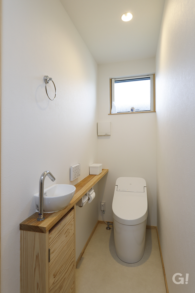 毎日使うたびホッと優しい気持ちになれる！快適空間広がるシンプルモダンなトイレ