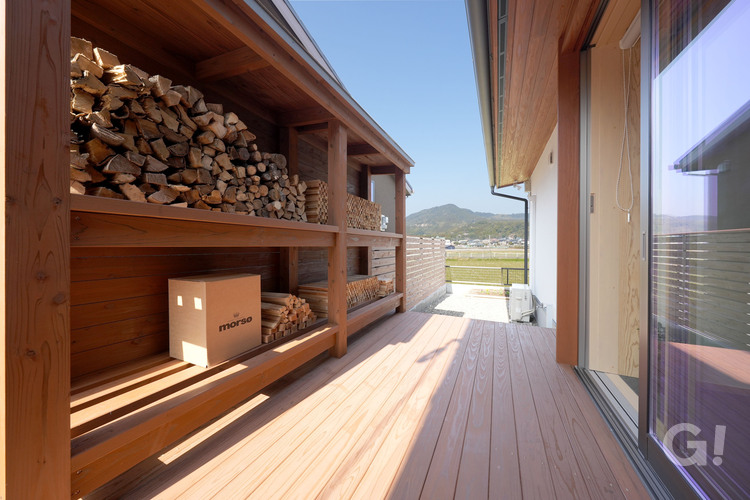 木の香り漂いリラックスした気持ちになれる空間がいい◎シンプルモダンなウッドデッキ