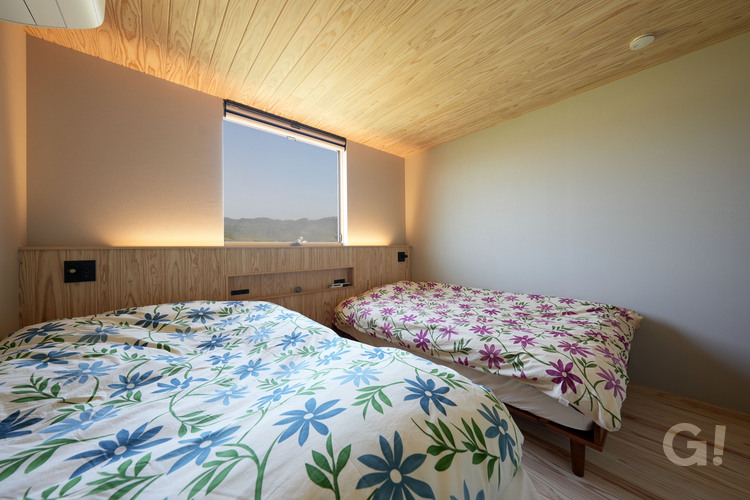 『光の演出で優しい気持ちに浸る！質のいい睡眠が約束されるシンプルモダンな寝室』の写真