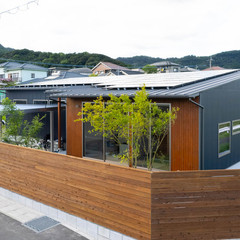 直線に繋がるデザイン＆緩やかな片流れ屋根が目印！笑顔あふれるシンプルモダンな平屋住宅