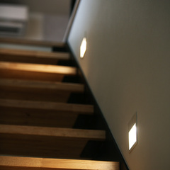 間接照明により落ち着いた雰囲気の階段/福島県郡山市/DELiGHT HOME/T様邸