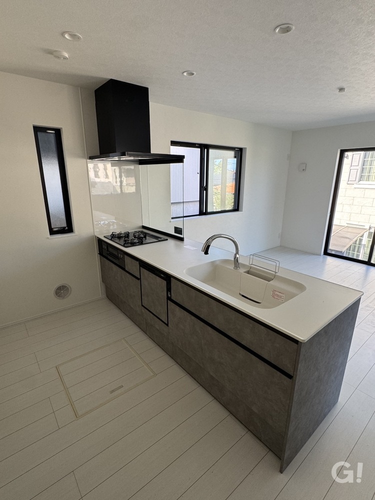 グレー×ホワイトの上品キッチン