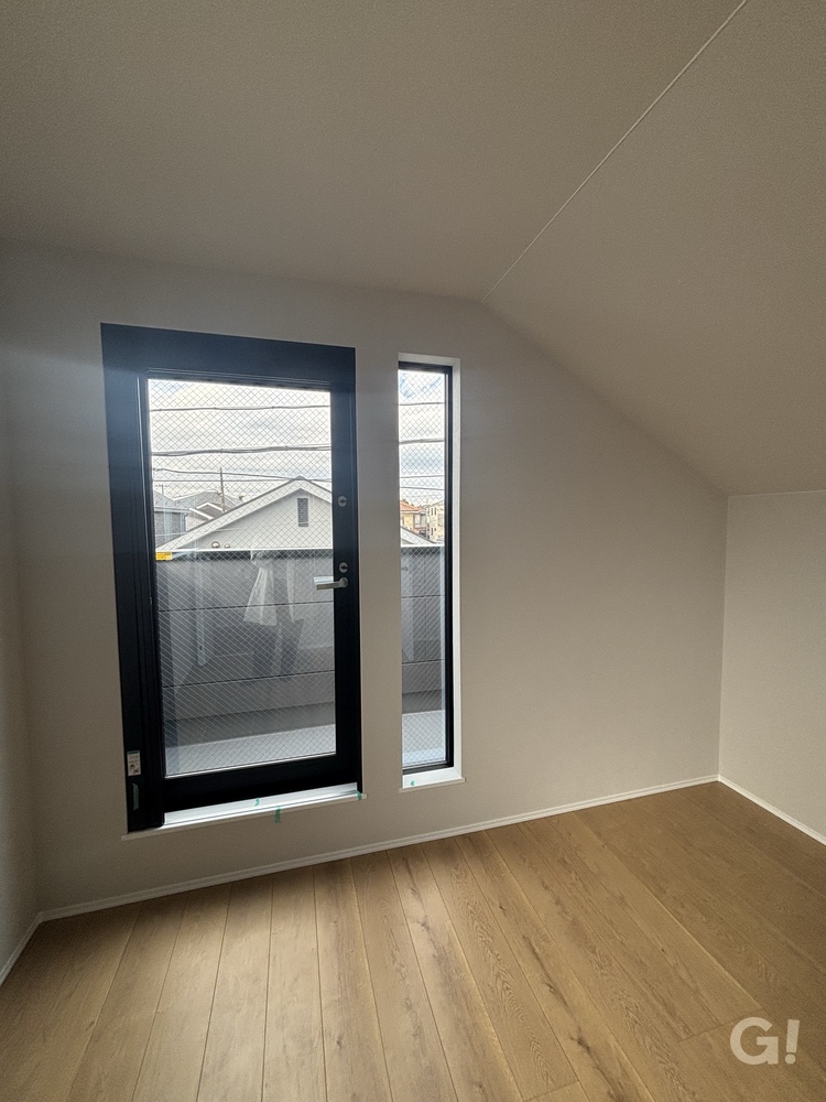 勾配天井が生み出す、開放感のある空間