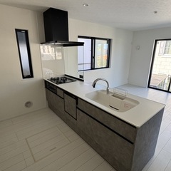 グレー×ホワイトの上品キッチン