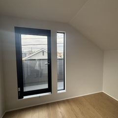 勾配天井が生み出す、開放感のある空間