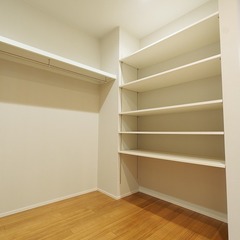 間口6ｍ　30坪　２階建ての家のウォークインクローゼット