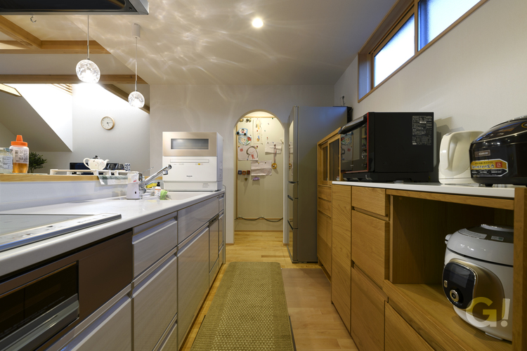 シンプルな空間に小さな癒し