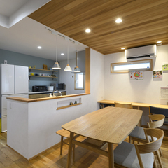 壁や照明でかわいらしさをプラス