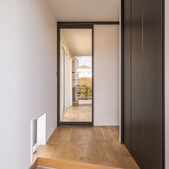 通りの良い明るい玄関