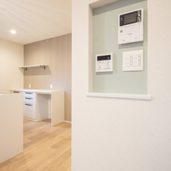 小さな工夫が、空間の印象を変える。 すっきりと美しく整えた、こだわりのスイッチニッチ