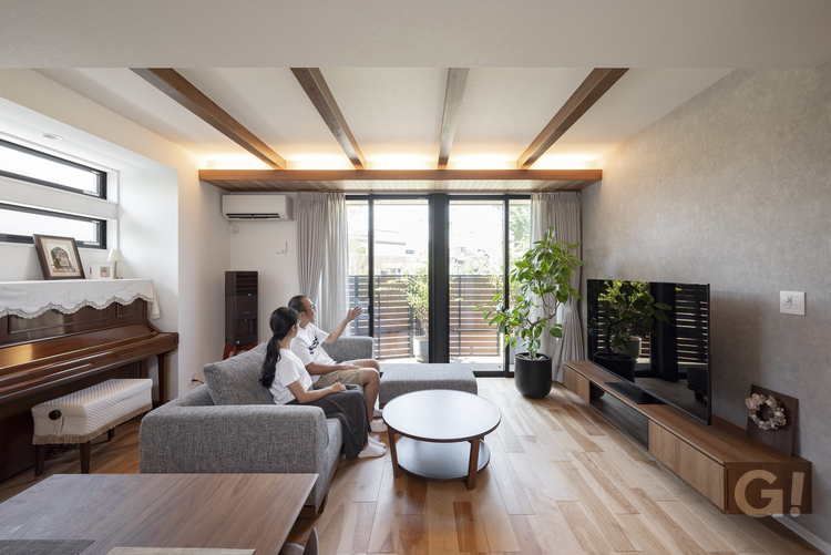 折り上げ天井・梁・間接照明が素敵なLDK