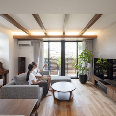 折り上げ天井・梁・間接照明が素敵なLDK