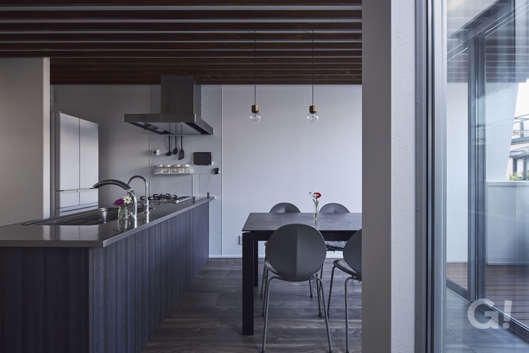 19坪の敷地に建つ２階建ての家 / 羽曳野市