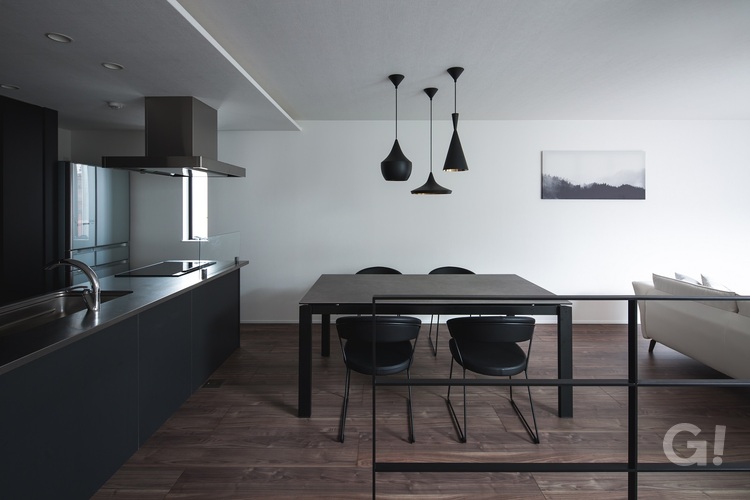 都市のモダンな格子の家／大阪府　LDK