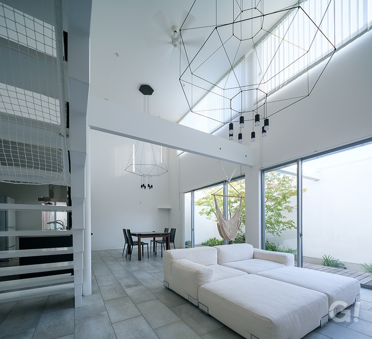 西宮のコートハウス／兵庫県西宮市　リビング