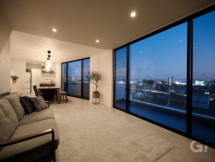 明石海峡大橋を臨む家／明石市　リビング