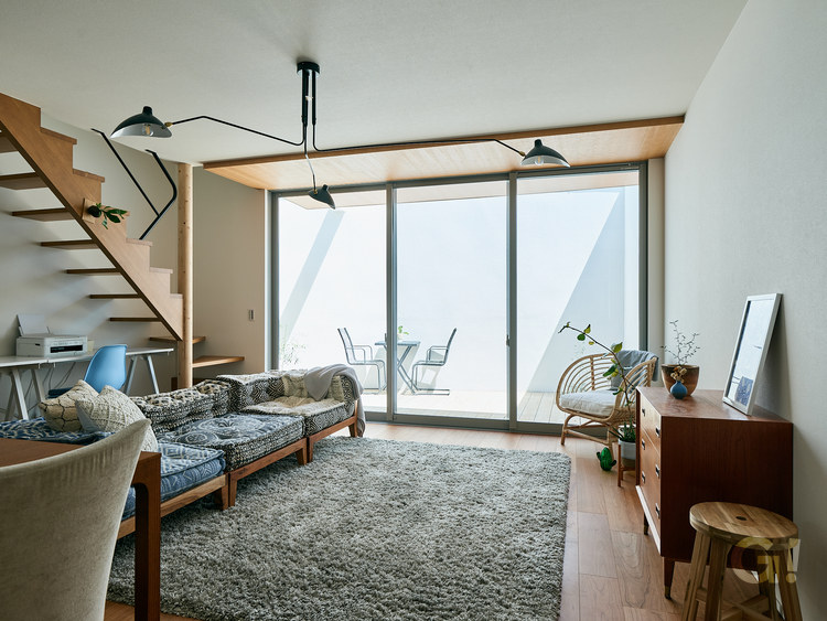 大阪の白いコートハウス